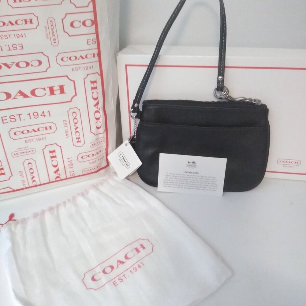 New With Gift Box & Dust Bag Coach Black Small Leather Wristlet F45651